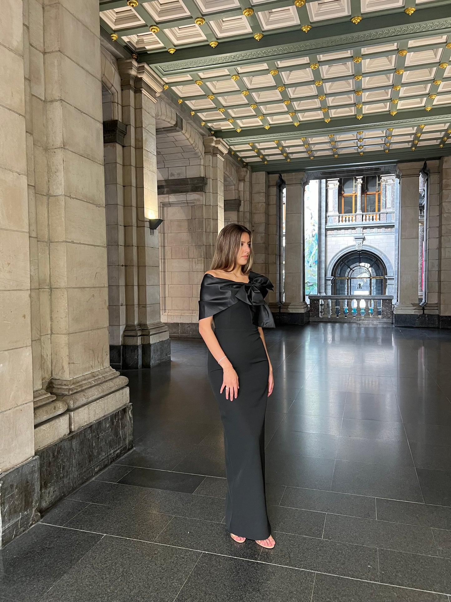 The Neva dress black
