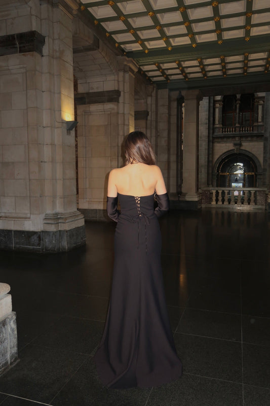The Stella dress black