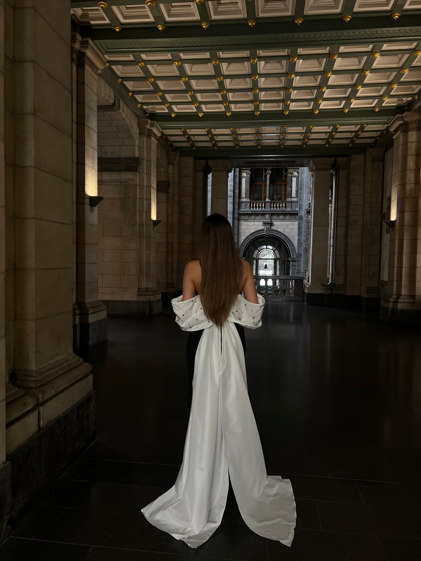 The Leena dress black and white