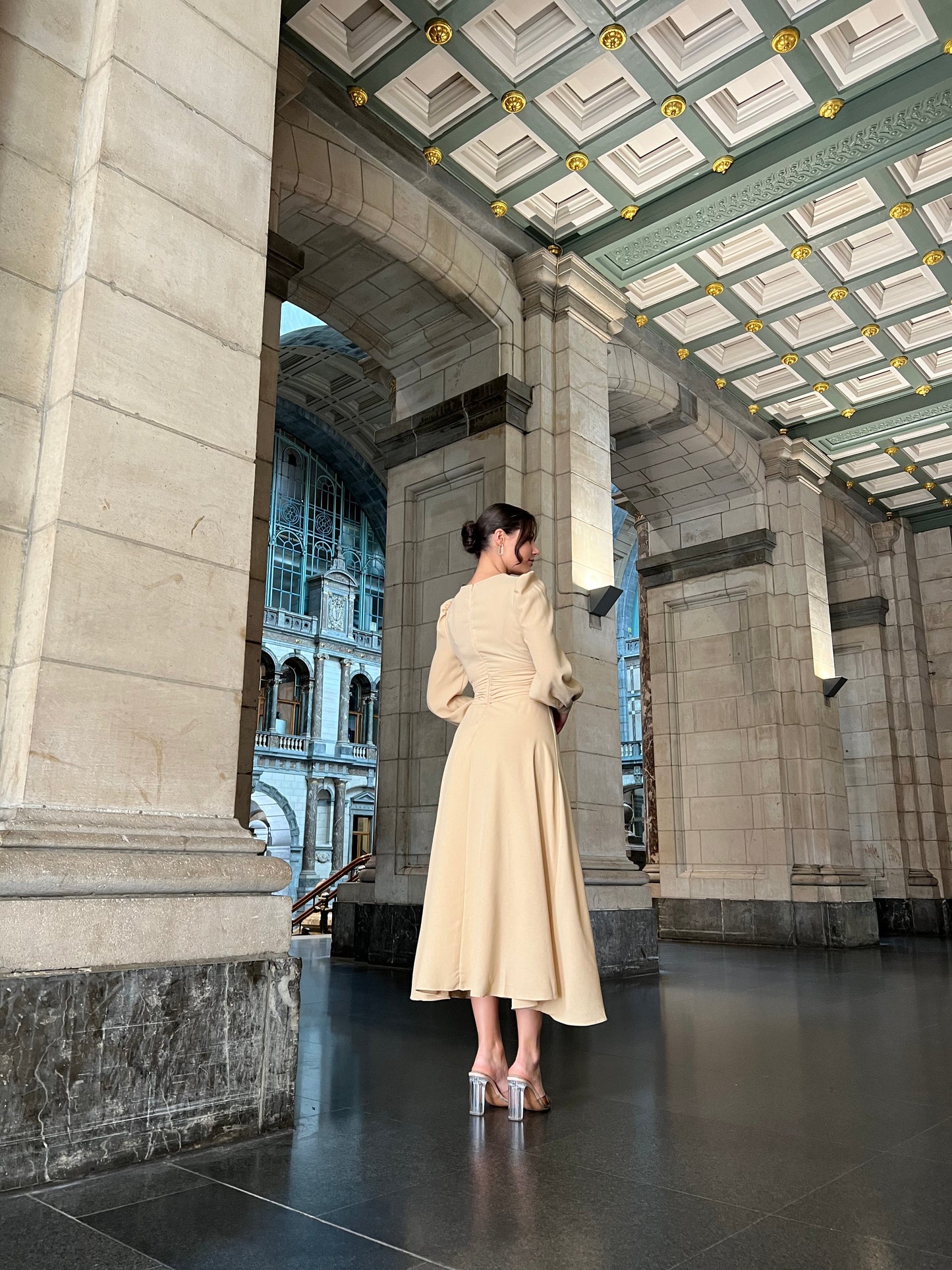 The Alya dress beige