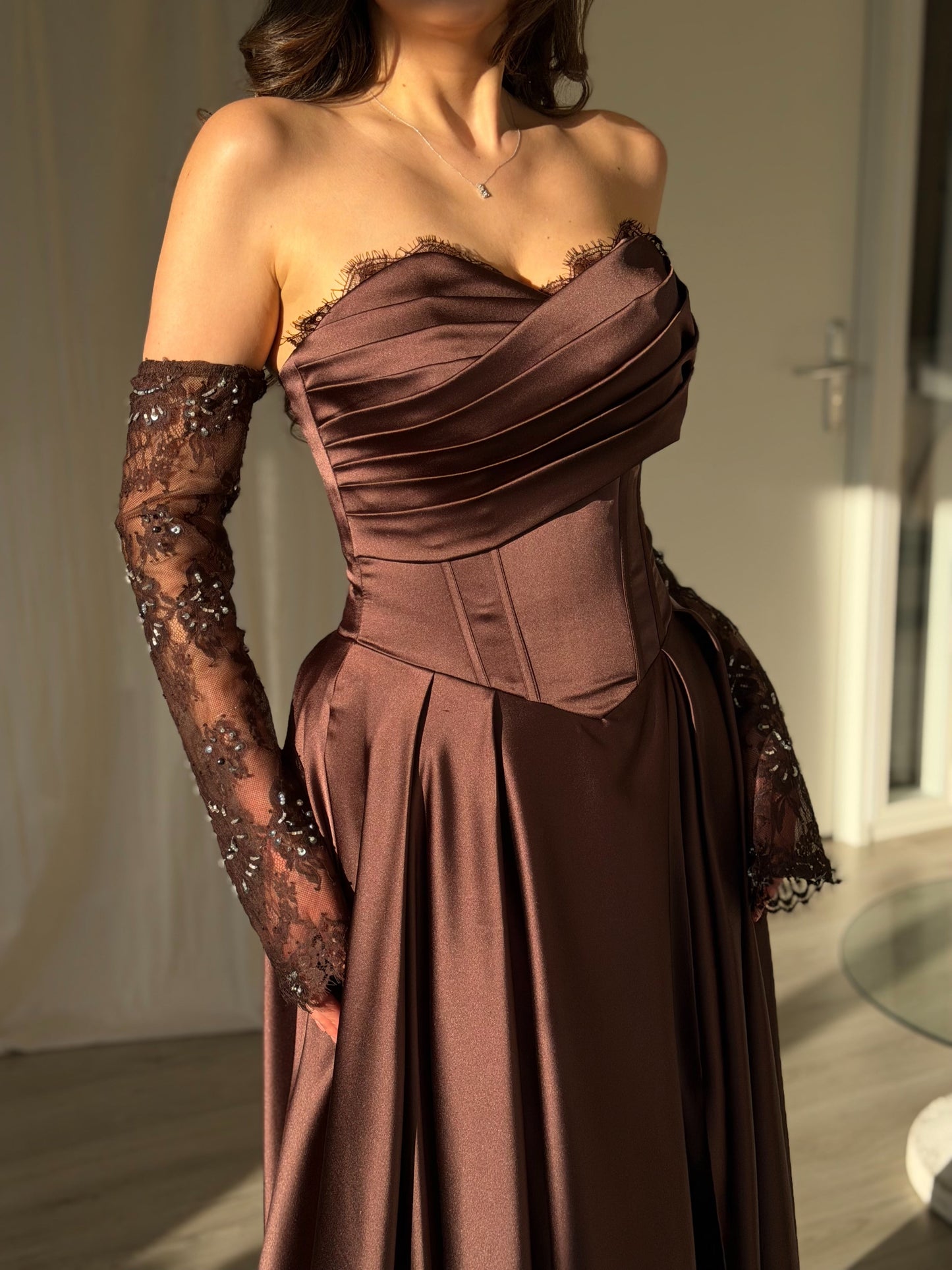 The Simona dress brown