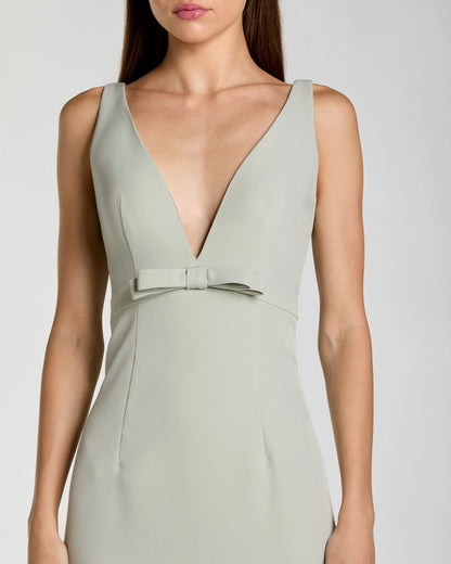 Light Green Crepe V-Neck Mermaid Gown with Bow