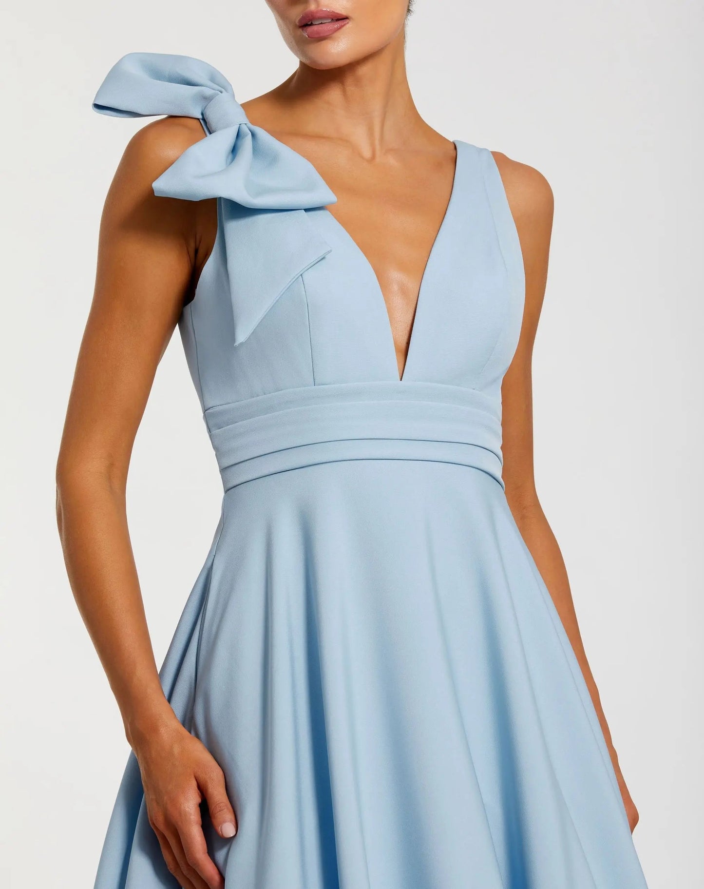 Light Blue Sleeveless Plunge Neck Ball Gown With Bow Detail