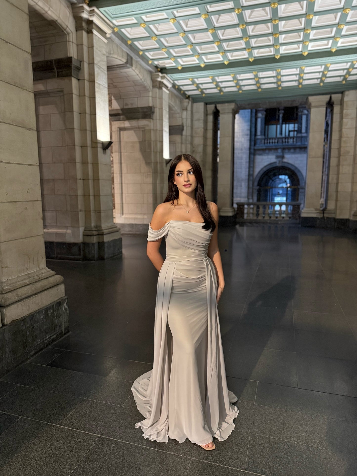 The Elvana dress beige