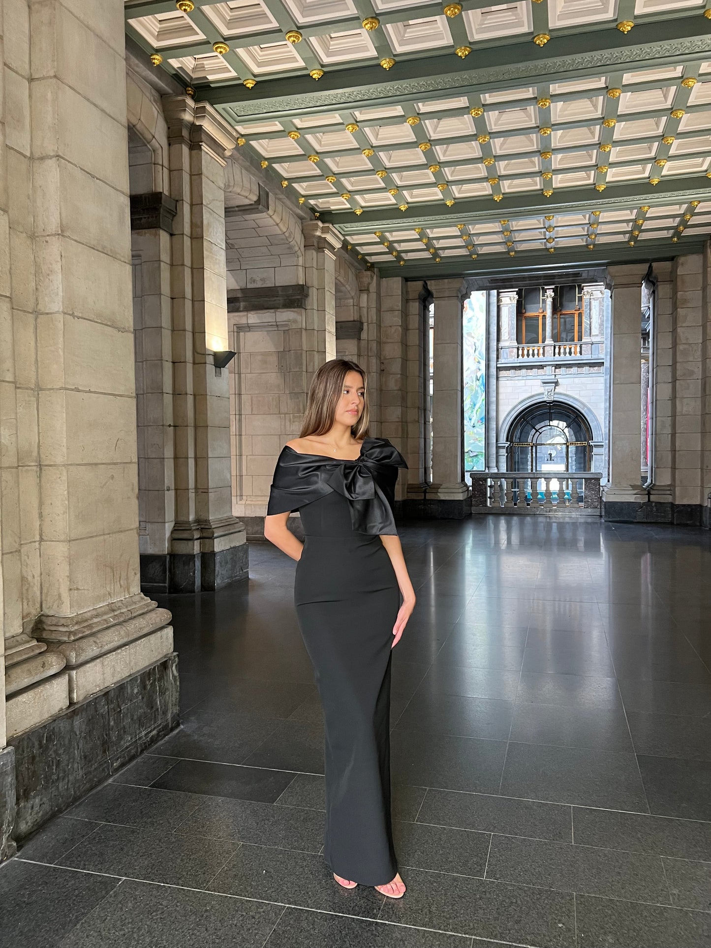 The Neva dress black
