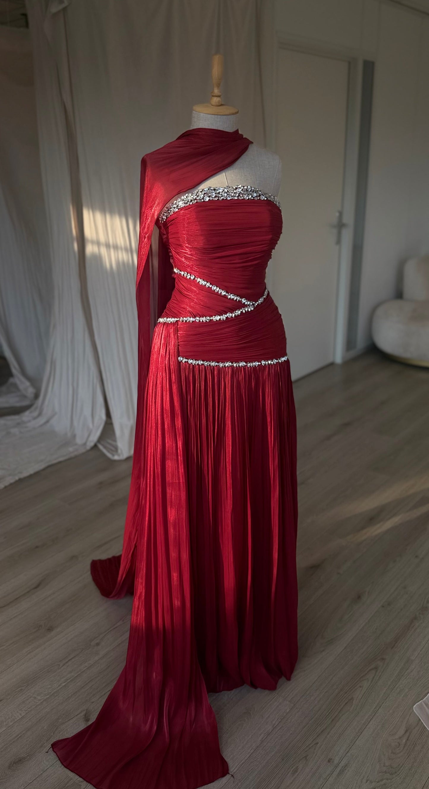 The Alia dress red