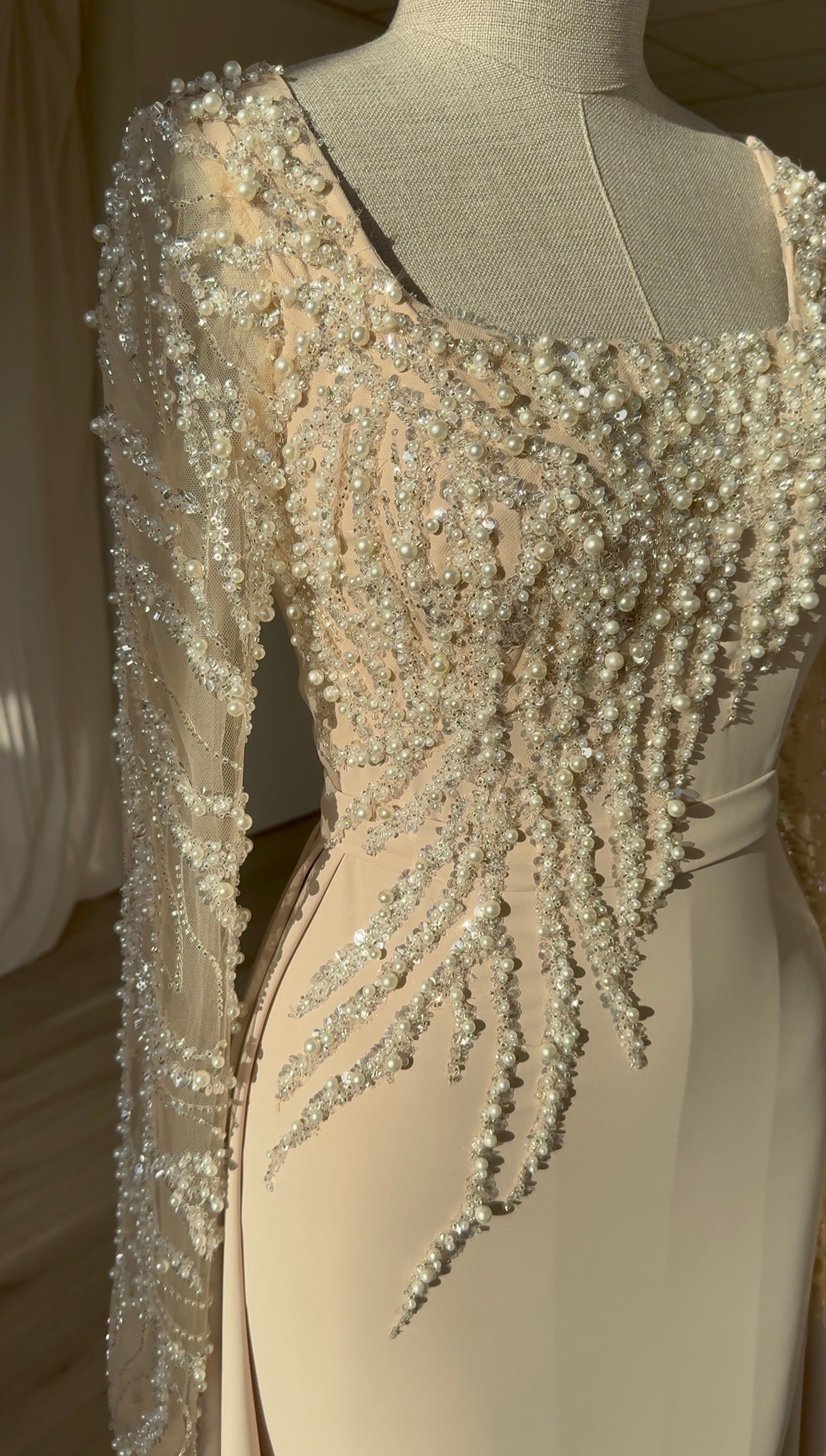 The Zeyna dress beige