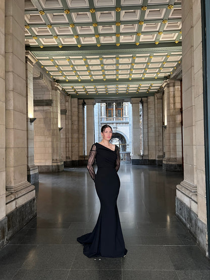 The Luna dress black