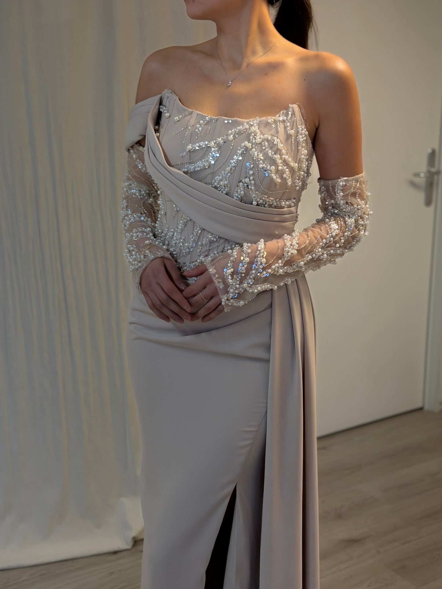 The Elanur dress beige