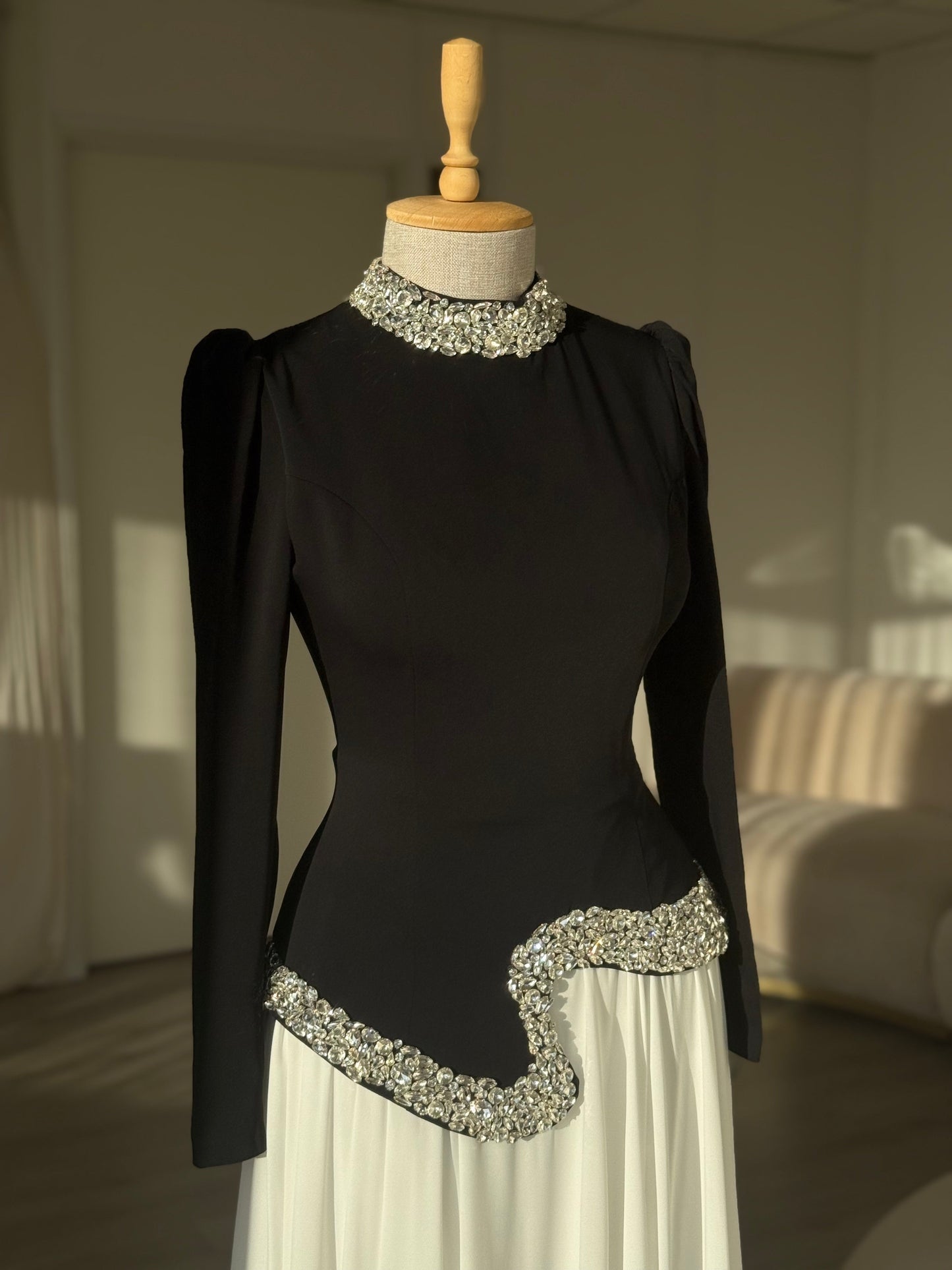 The Daisy dress black and white