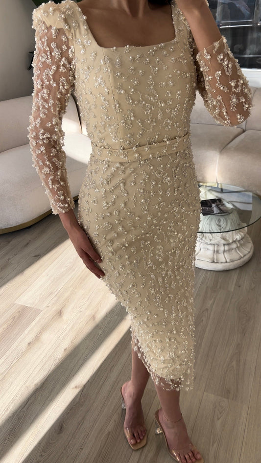 The Ayliva dress beige