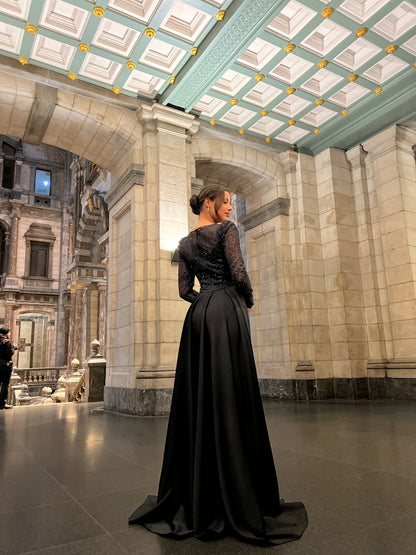 The Beyza dress black