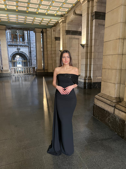 The Inara dress black