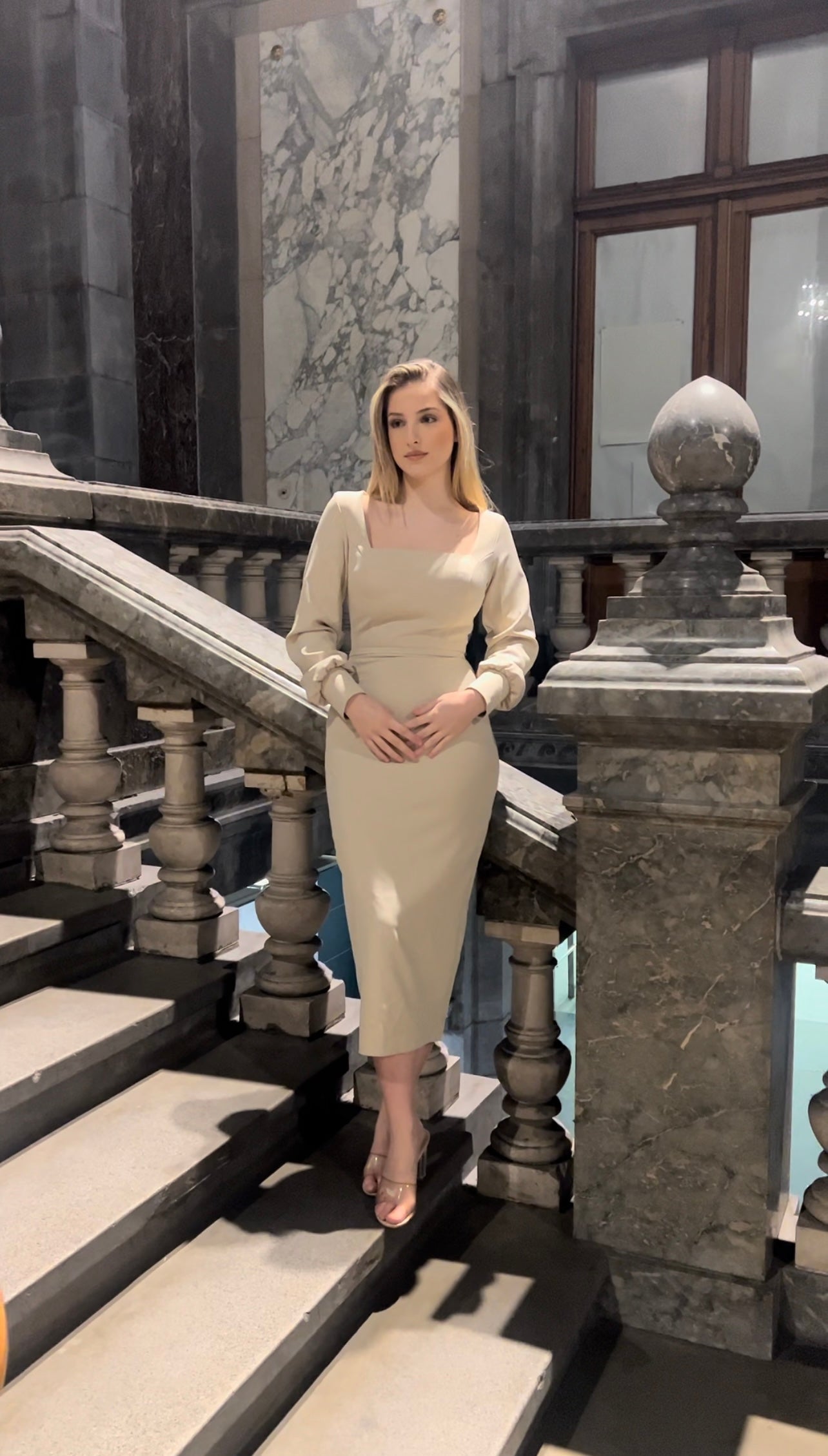 The Arina dress beige