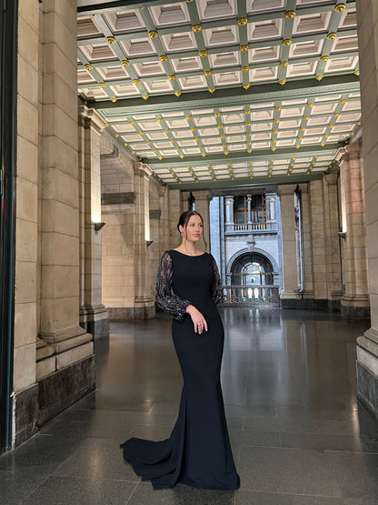 The Yasmin dress black