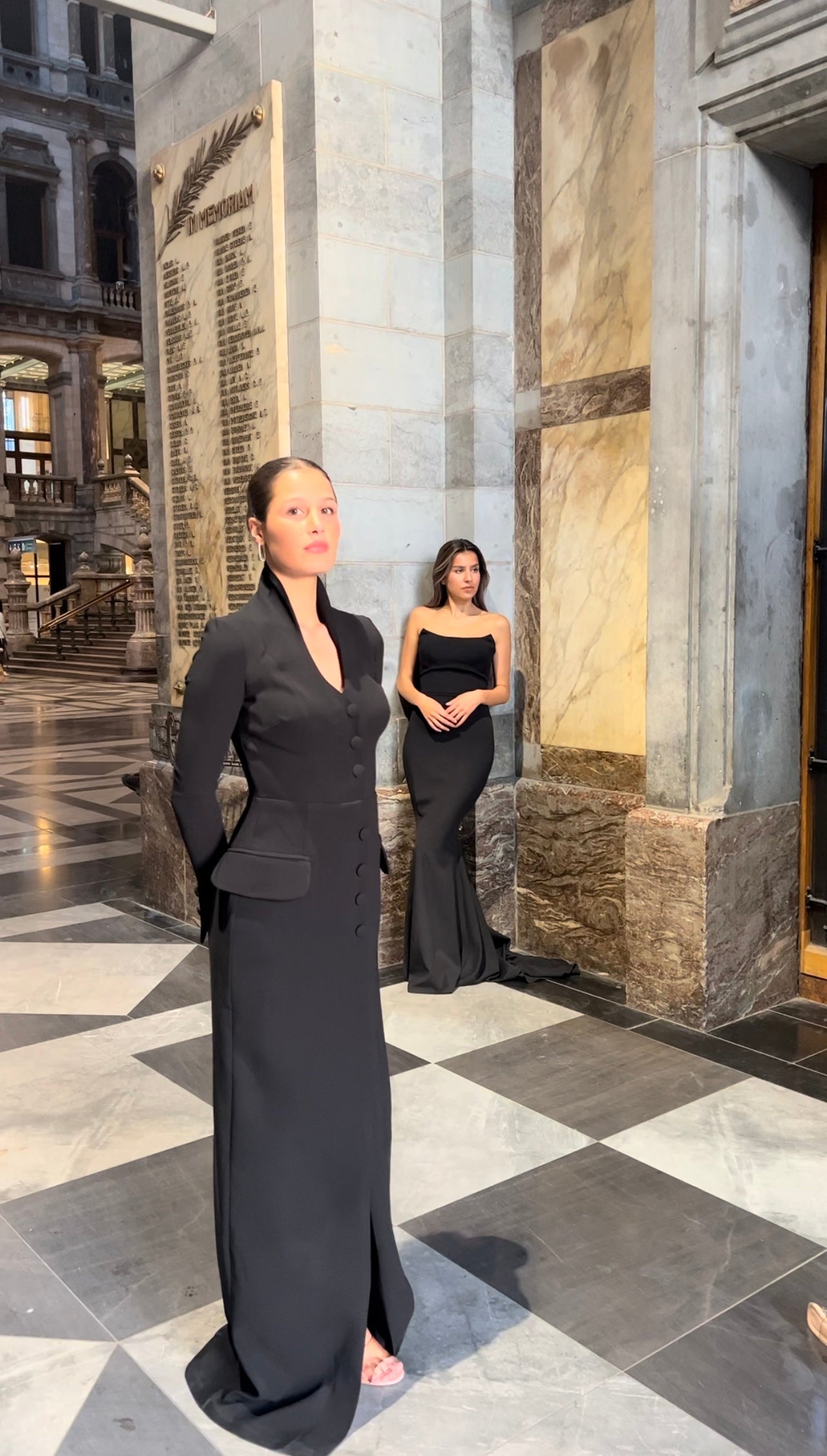 The Isabel dress black
