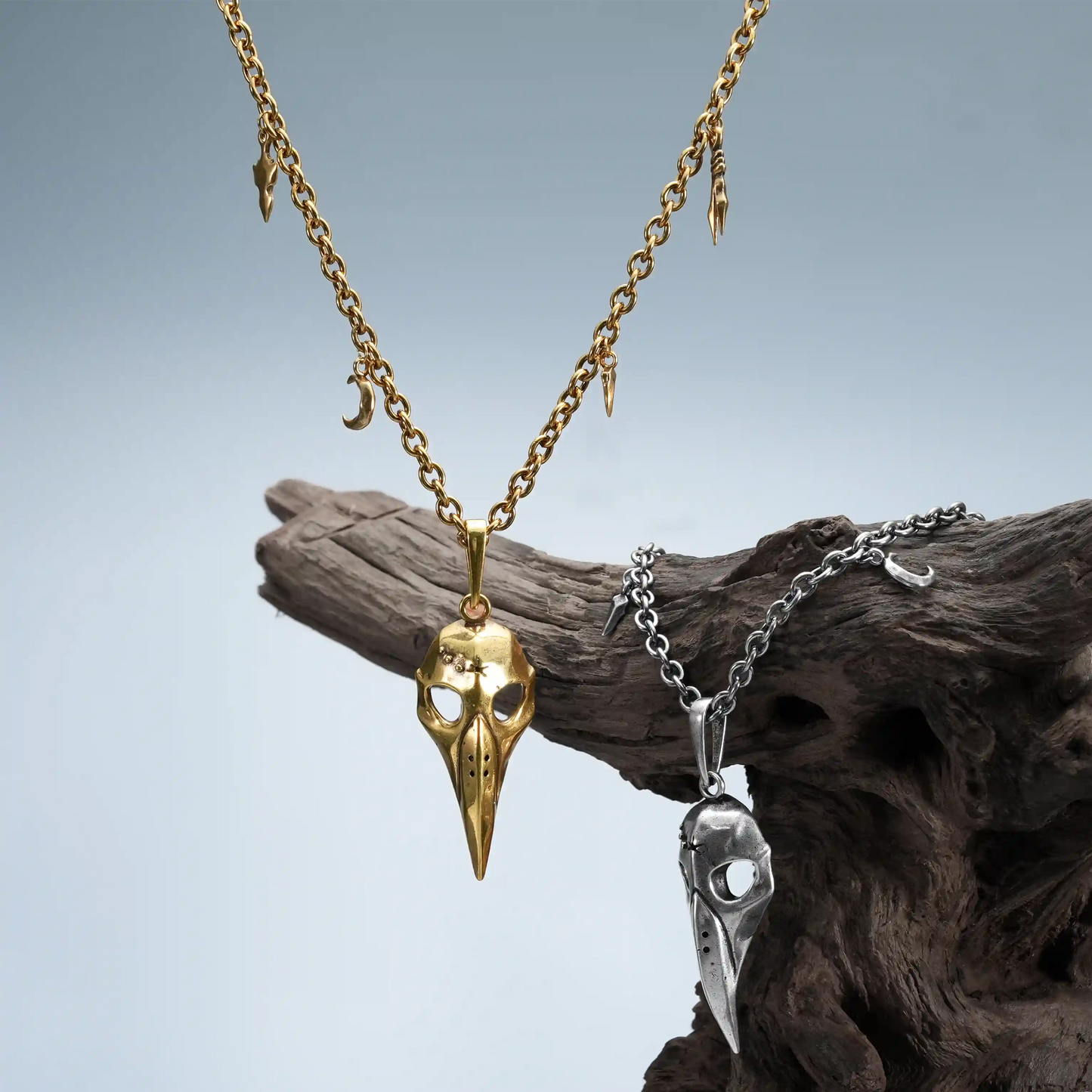 AUGUR SKULL NECKLACE